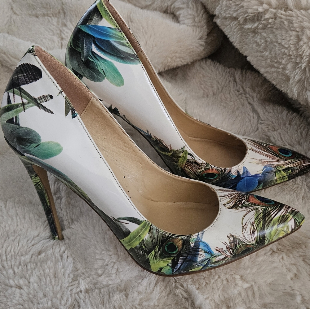 Elegant Multicolor Peacock Feather Print Heels